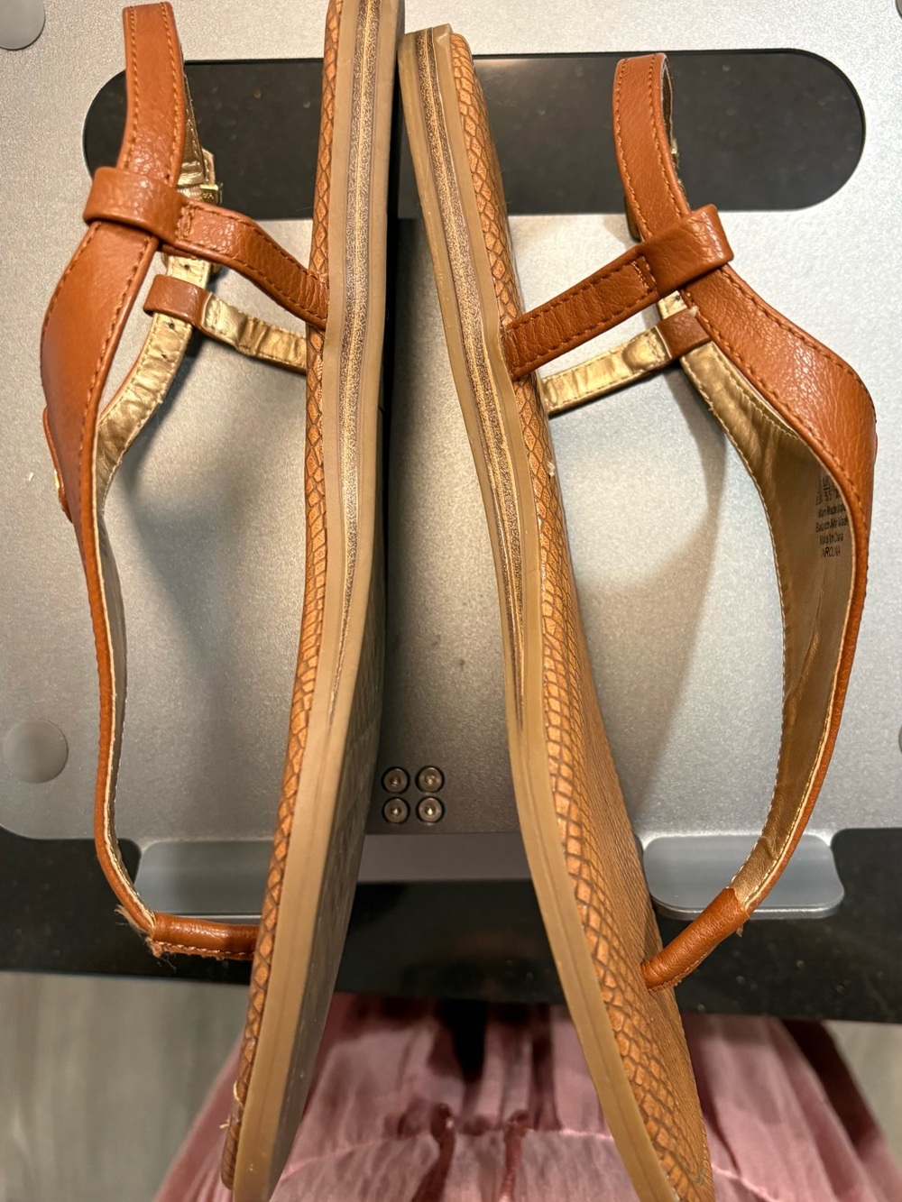 Circus by Sam Edelman Women's Cognac Tan Leather Thong Sandals - Picture 7 of 8